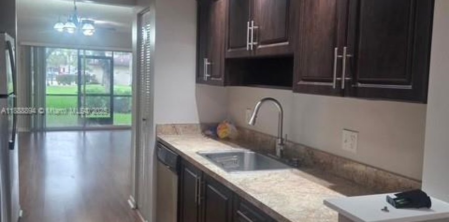Condo in Pembroke Pines, Florida, 2 bedrooms  № 1941346