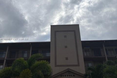 Condo in Pembroke Pines, Florida, 2 bedrooms  № 1941346 - photo 10