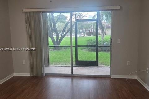 Condo in Pembroke Pines, Florida, 2 bedrooms  № 1941346 - photo 4