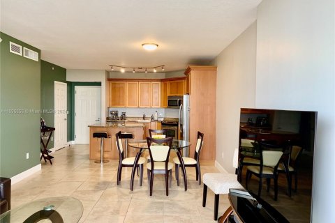 Condominio en venta en Coral Gables, Florida, 1 dormitorio, 72.56 m2 № 1958918 - foto 2