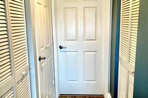 Condominio en venta en Coral Gables, Florida, 1 dormitorio, 72.56 m2 № 1958918 - foto 15