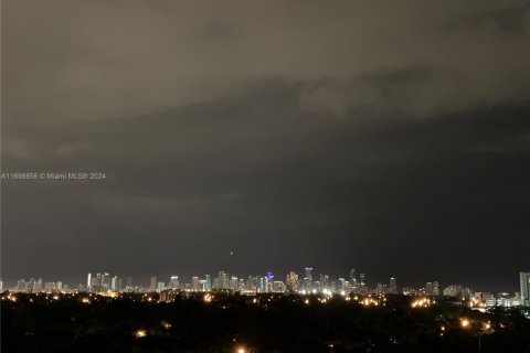 Condominio en venta en Coral Gables, Florida, 1 dormitorio, 72.56 m2 № 1958918 - foto 8