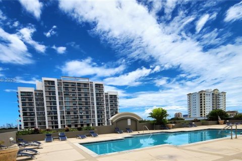 Condo in Coral Gables, Florida, 2 bedrooms  № 1806004 - photo 20