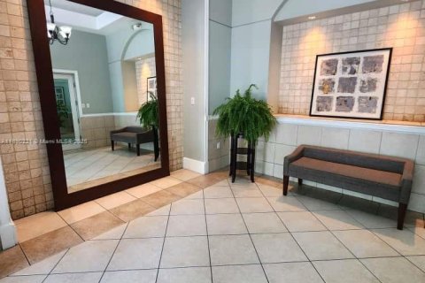 Condo in Coral Gables, Florida, 2 bedrooms  № 1806004 - photo 4