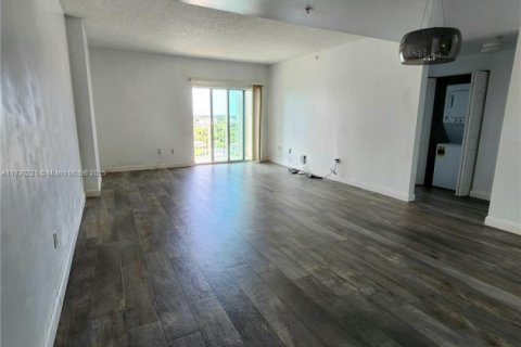 Condo in Coral Gables, Florida, 2 bedrooms  № 1806004 - photo 15