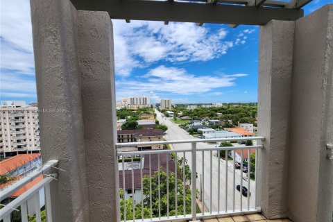 Condo in Coral Gables, Florida, 2 bedrooms  № 1806004 - photo 18