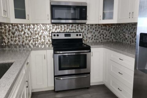 Condo in Coral Gables, Florida, 2 bedrooms  № 1806004 - photo 8