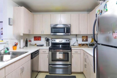 Condo in Coral Gables, Florida, 2 bedrooms  № 1806004 - photo 3