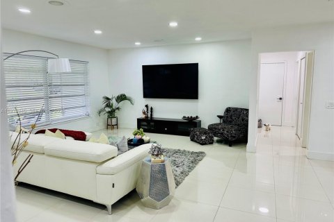 Снять в аренду виллу или дом в Катлер-Бей, Флорида 4 спальни, 177.54м2, № 1995658 - фото 10