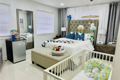 Снять в аренду виллу или дом в Катлер-Бей, Флорида 4 спальни, 177.54м2, № 1995658 - фото 14