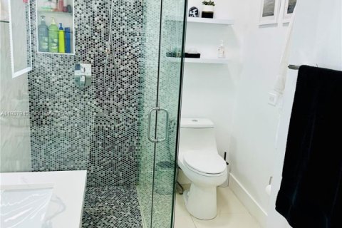 Снять в аренду виллу или дом в Катлер-Бей, Флорида 4 спальни, 177.54м2, № 1995658 - фото 18