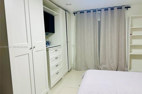 Снять в аренду виллу или дом в Катлер-Бей, Флорида 4 спальни, 177.54м2, № 1995658 - фото 24