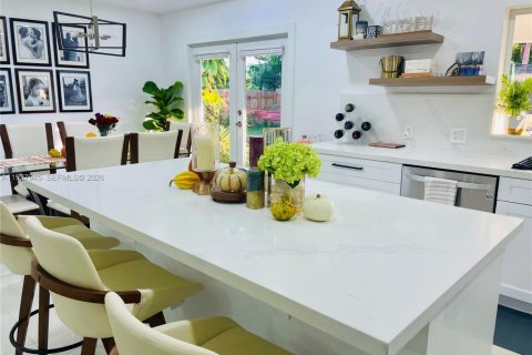 Снять в аренду виллу или дом в Катлер-Бей, Флорида 4 спальни, 177.54м2, № 1995658 - фото 5