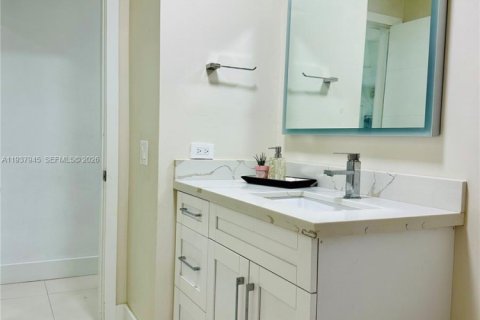 Снять в аренду виллу или дом в Катлер-Бей, Флорида 4 спальни, 177.54м2, № 1995658 - фото 22