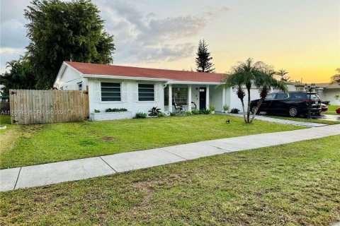 Дом в Катлер-Бей, Флорида 4 спальни, 177.54м2 № 1995658