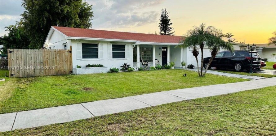 Дом в Катлер-Бей, Флорида 4 спальни, 177.54м2 № 1995658