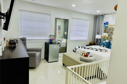 Снять в аренду виллу или дом в Катлер-Бей, Флорида 4 спальни, 177.54м2, № 1995658 - фото 13