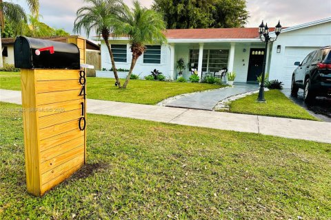 Снять в аренду виллу или дом в Катлер-Бей, Флорида 4 спальни, 177.54м2, № 1995658 - фото 2