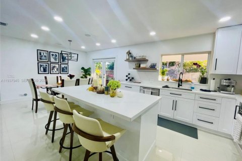 Снять в аренду виллу или дом в Катлер-Бей, Флорида 4 спальни, 177.54м2, № 1995658 - фото 6