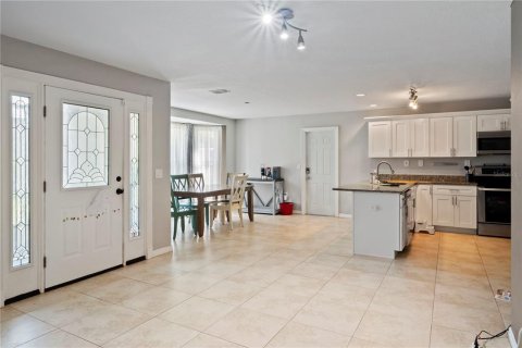 House in Zephyrhills, Florida 5 bedrooms, 324.04 sq.m. № 1911278 - photo 4