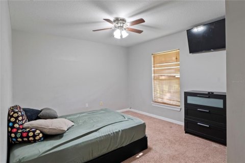 House in Zephyrhills, Florida 5 bedrooms, 324.04 sq.m. № 1911278 - photo 5