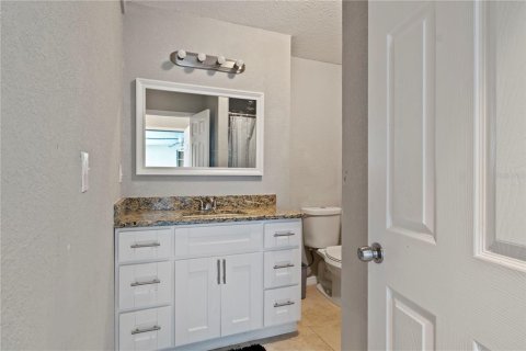 House in Zephyrhills, Florida 5 bedrooms, 324.04 sq.m. № 1911278 - photo 14