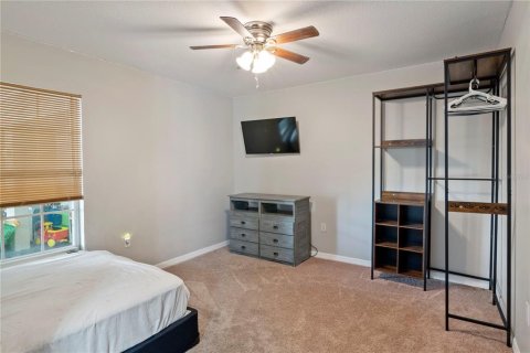 House in Zephyrhills, Florida 5 bedrooms, 324.04 sq.m. № 1911278 - photo 6
