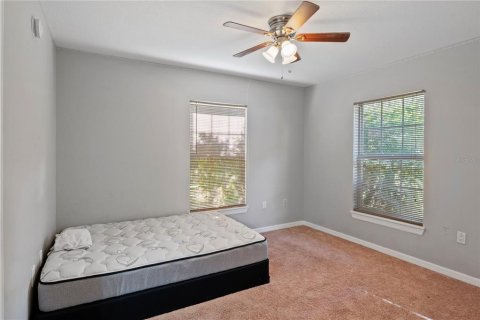 House in Zephyrhills, Florida 5 bedrooms, 324.04 sq.m. № 1911278 - photo 8