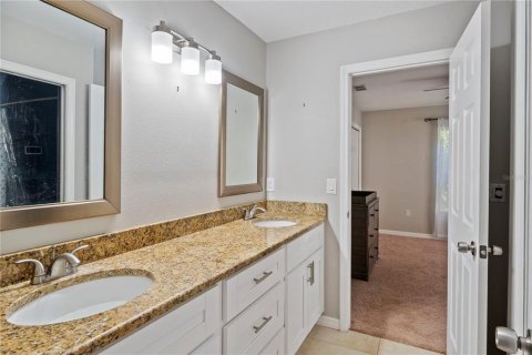 House in Zephyrhills, Florida 5 bedrooms, 324.04 sq.m. № 1911278 - photo 10