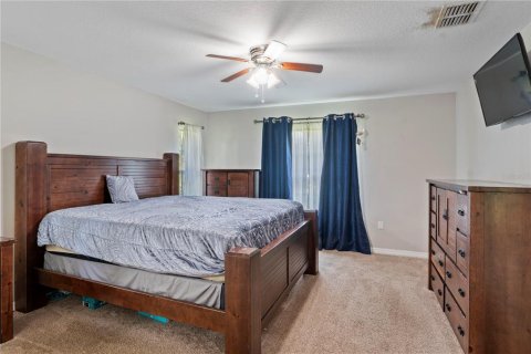 House in Zephyrhills, Florida 5 bedrooms, 324.04 sq.m. № 1911278 - photo 11