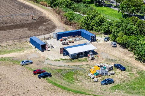 Commercial property in Miami, Florida № 1978921 - photo 13