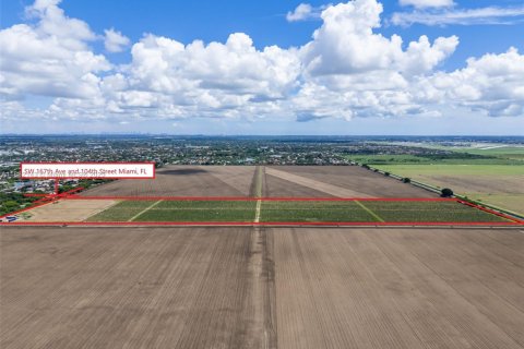 Commercial property in Miami, Florida № 1978921 - photo 11