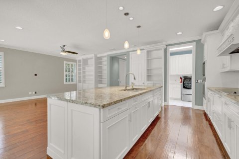 House in Jupiter, Florida 5 bedrooms, 384.52 sq.m. № 2173853 - photo 9