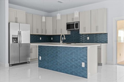 House in Deltona, Florida 4 bedrooms, 161.93 sq.m. № 2210359 - photo 11