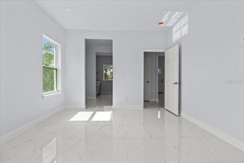 House in Deltona, Florida 4 bedrooms, 161.93 sq.m. № 2210359 - photo 30