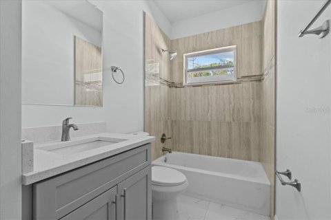 House in Deltona, Florida 4 bedrooms, 161.93 sq.m. № 2210359 - photo 24