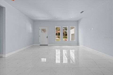 House in Deltona, Florida 4 bedrooms, 161.93 sq.m. № 2210359 - photo 6