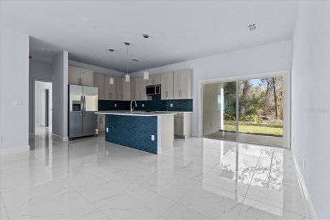 House in Deltona, Florida 4 bedrooms, 161.93 sq.m. № 2210359 - photo 8