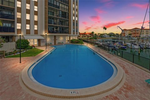 Condo in Saint Petersburg, Florida, 2 bedrooms  № 2149999 - photo 27