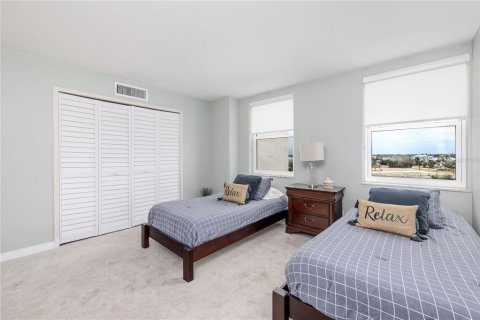Condo in Saint Petersburg, Florida, 2 bedrooms  № 2149999 - photo 21