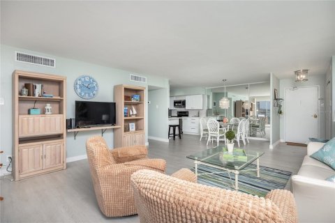 Condo in Saint Petersburg, Florida, 2 bedrooms  № 2149999 - photo 10