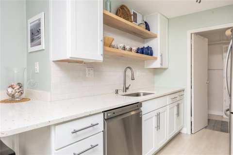 Condo in Saint Petersburg, Florida, 2 bedrooms  № 2149999 - photo 3