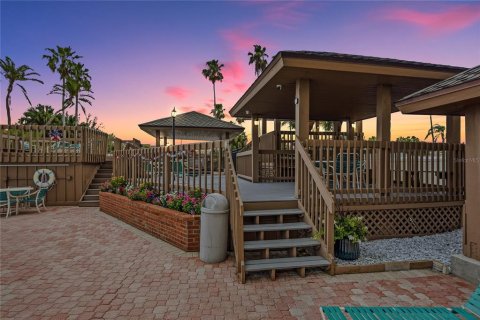 Condo in Saint Petersburg, Florida, 2 bedrooms  № 2149999 - photo 29