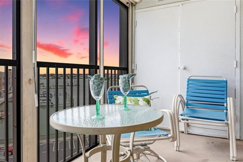 Condo in Saint Petersburg, Florida, 2 bedrooms  № 2149999 - photo 9