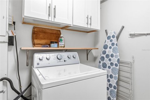 Condo in Saint Petersburg, Florida, 2 bedrooms  № 2149999 - photo 25