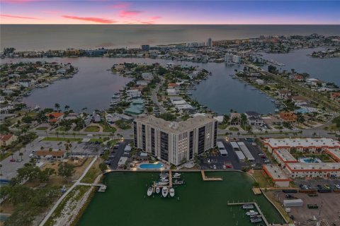 Condo in Saint Petersburg, Florida, 2 bedrooms  № 2149999 - photo 6