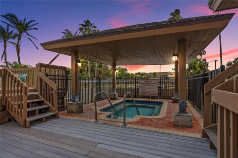 Condo in Saint Petersburg, Florida, 2 bedrooms  № 2149999 - photo 28