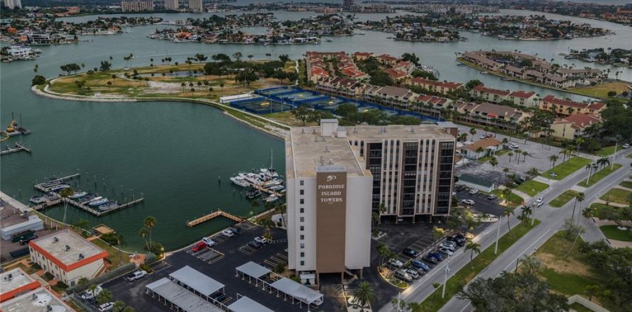 Condo in Saint Petersburg, Florida, 2 bedrooms  № 2149999
