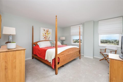 Condo in Saint Petersburg, Florida, 2 bedrooms  № 2149999 - photo 16