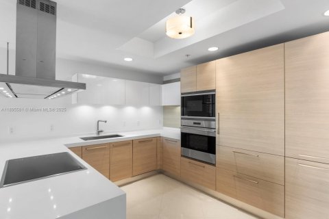 Condominio en venta en North Miami Beach, Florida, 2 dormitorios, 167.97 m2 № 2014559 - foto 19